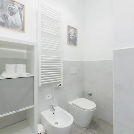 Bocconi White شقة *
